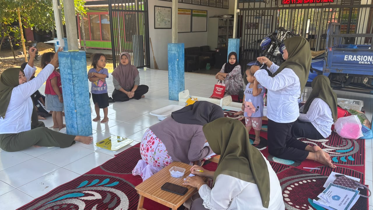 Tingkatkan Kesehatan Ibu dan Anak, Posyandu Teratai I Desa Tanah Abang Rutin Gelar Pelayanan Kesehat